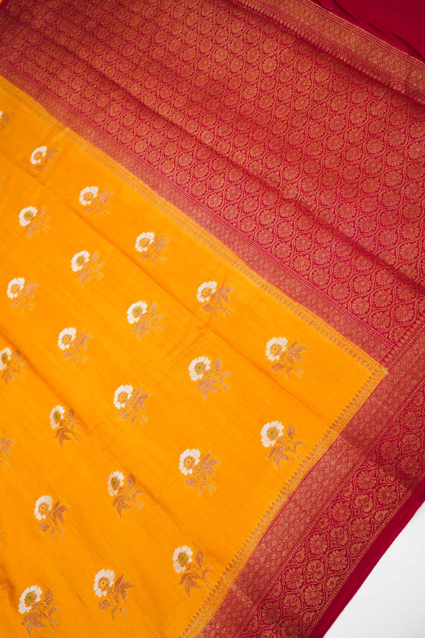 Pure Banarasi Munga Silk Rupa Sona Kadhiyaal Border Saree