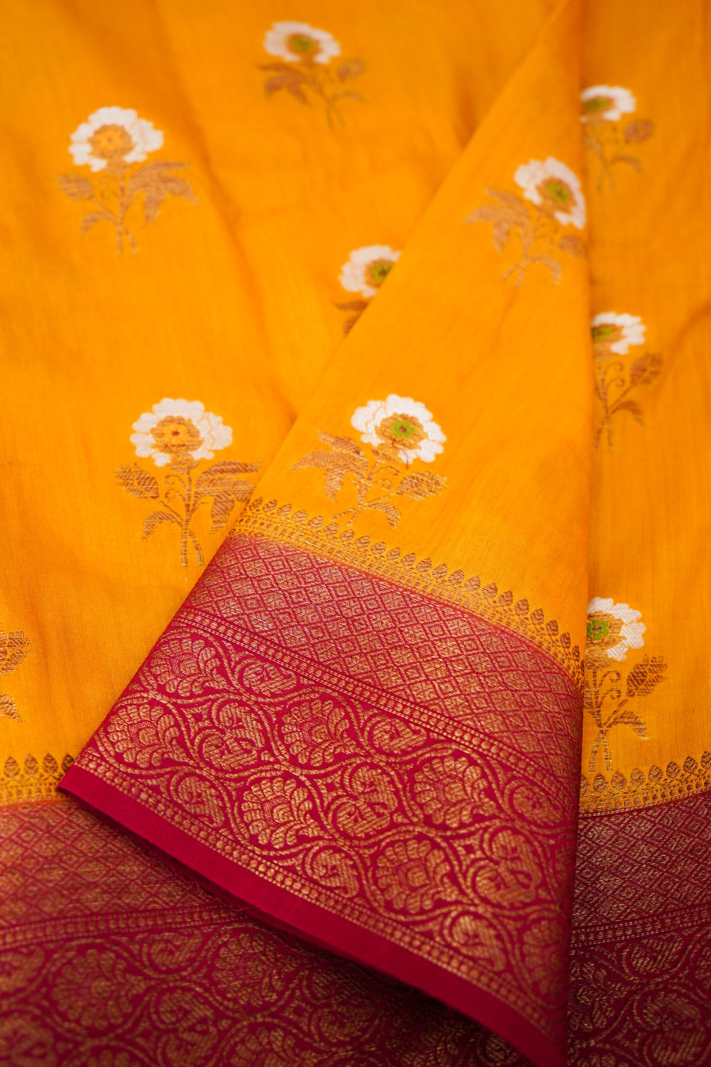 Pure Banarasi Munga Silk Rupa Sona Kadhiyaal Border Saree