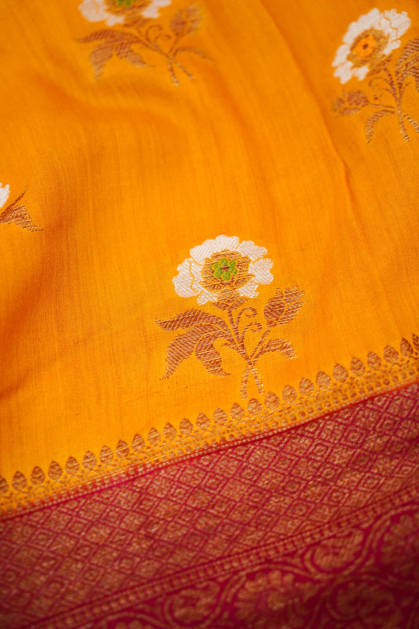 Pure Banarasi Munga Silk Rupa Sona Kadhiyaal Border Saree