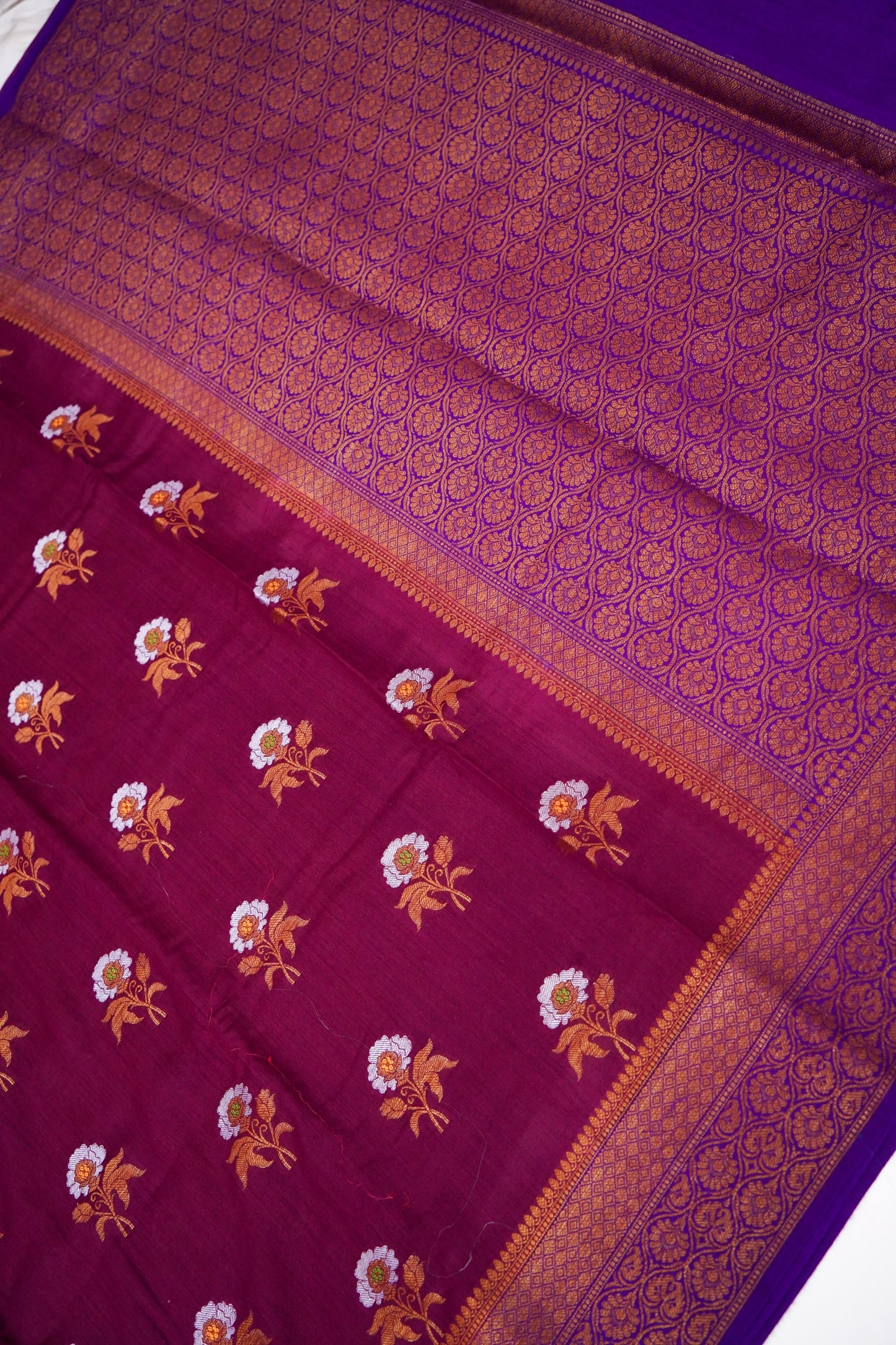Pure Banarasi Munga Silk Saree with Rupa Sona Kadhiyaal Border