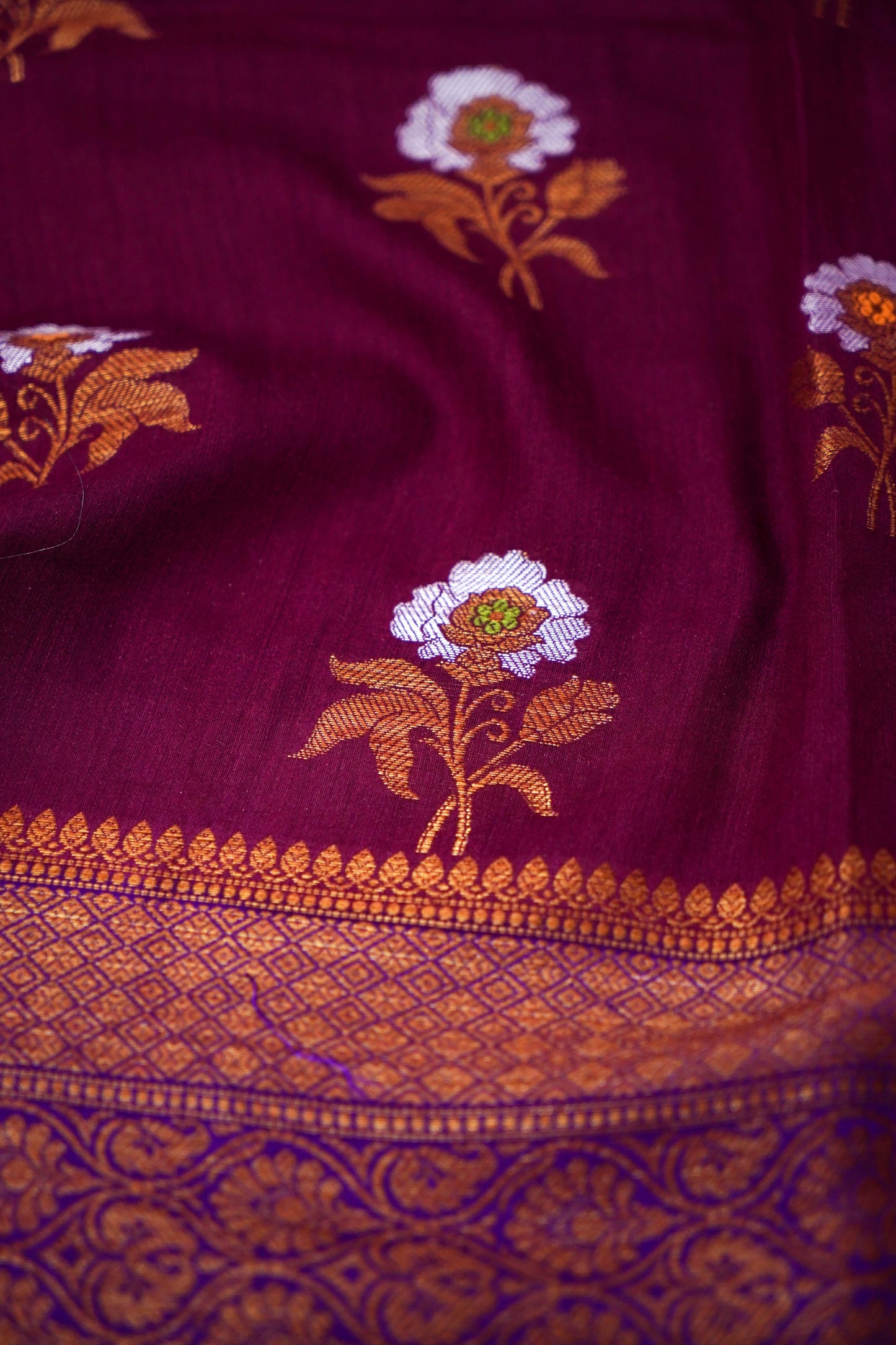 Pure Banarasi Munga Silk Saree with Rupa Sona Kadhiyaal Border