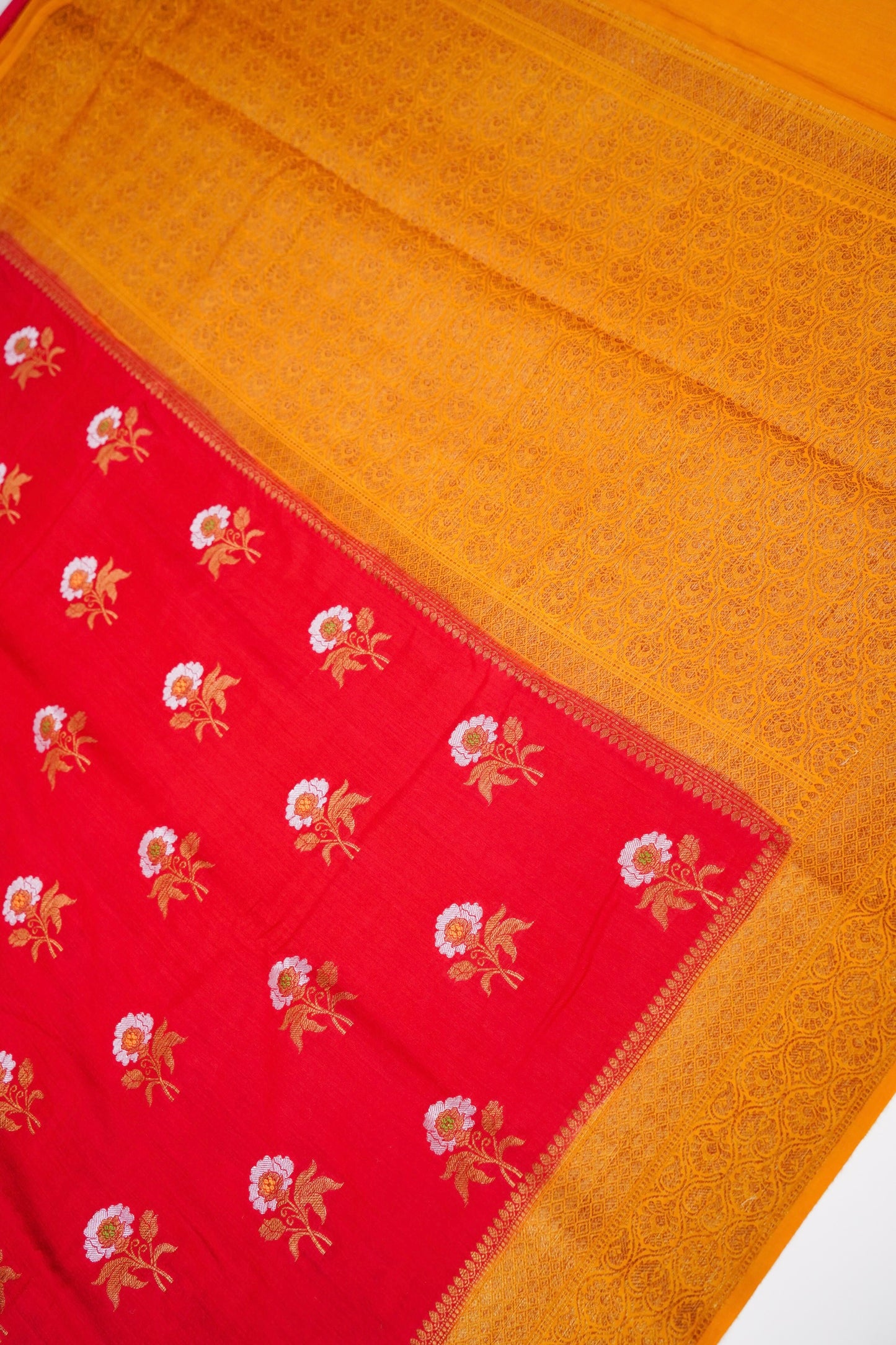 Pure Banarasi Munga Silk Saree with Rupa Sona Kadhiyaal Border