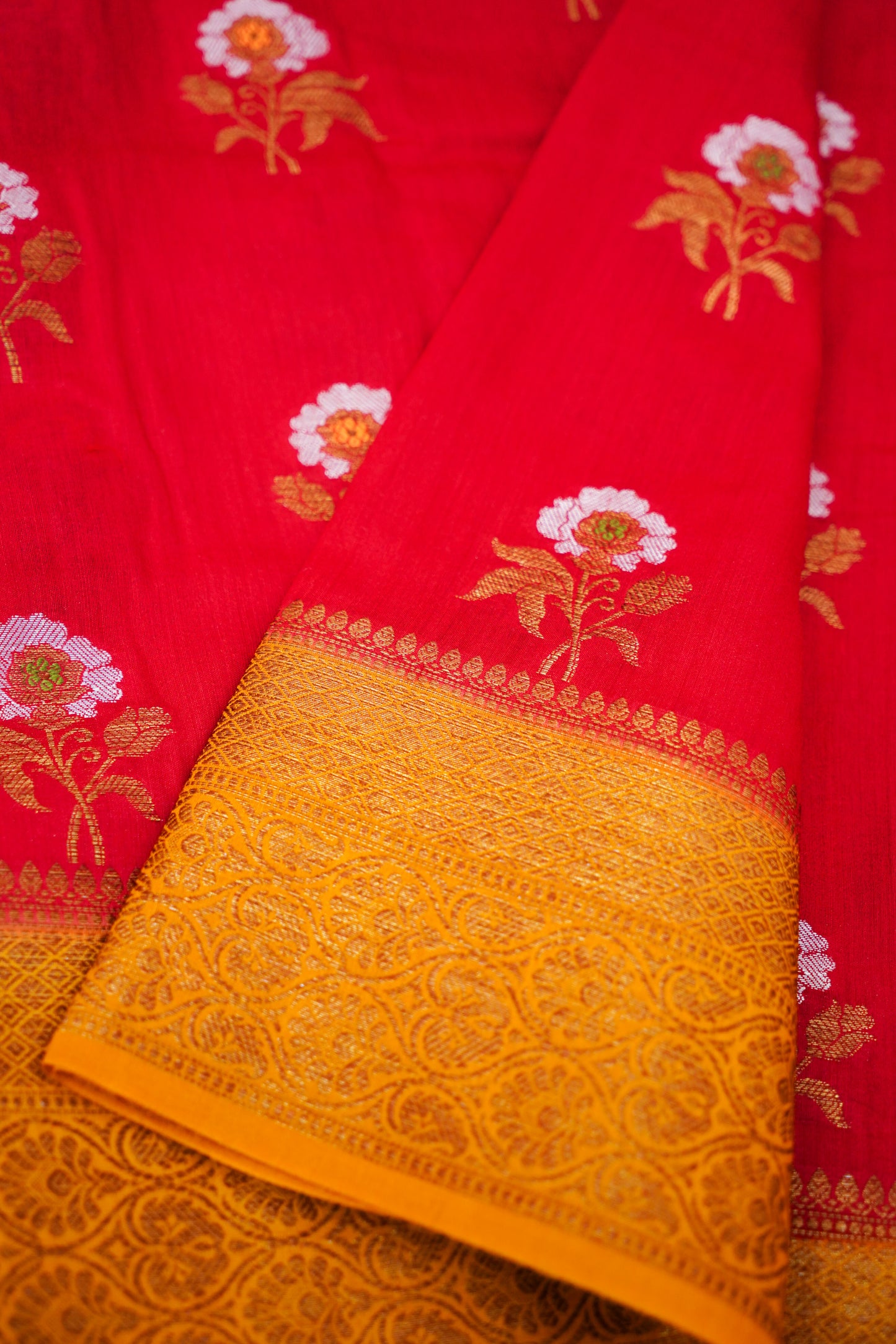 Pure Banarasi Munga Silk Saree with Rupa Sona Kadhiyaal Border