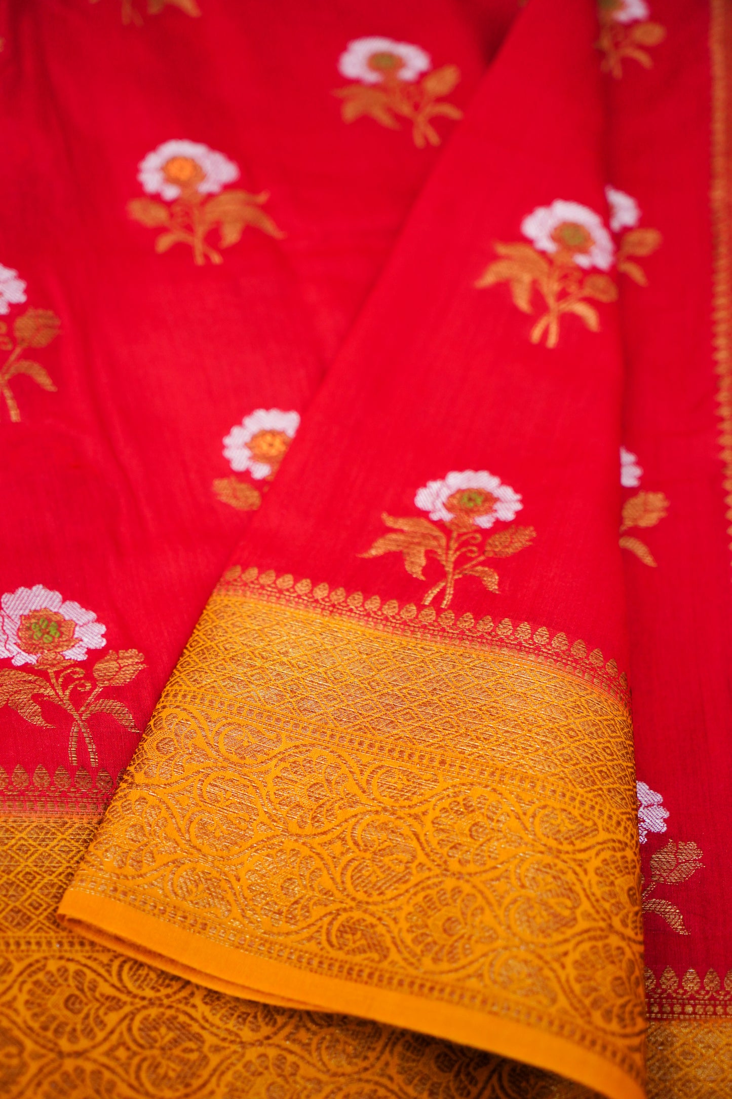 Pure Banarasi Munga Silk Saree with Rupa Sona Kadhiyaal Border