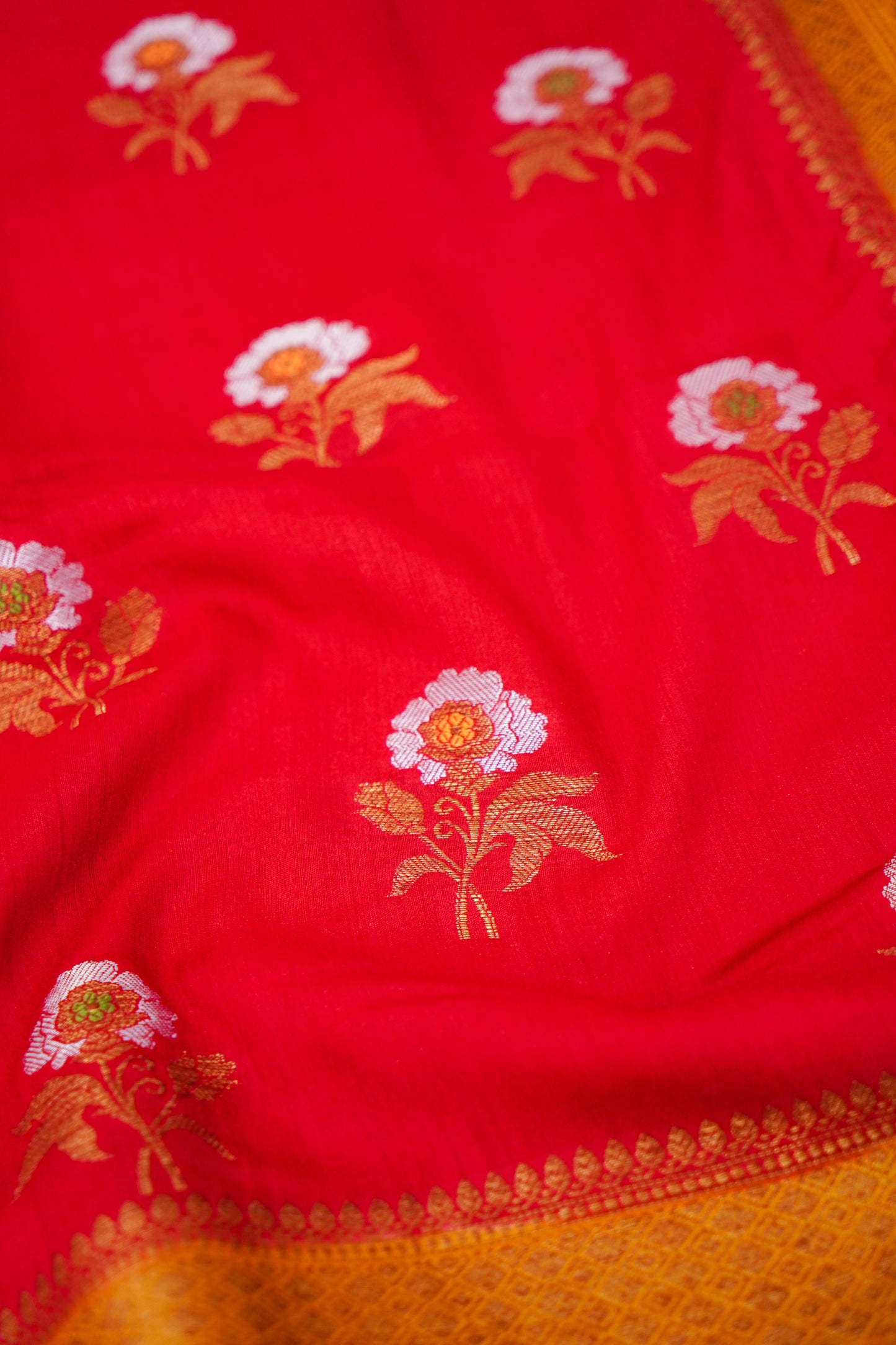 Pure Banarasi Munga Silk Saree with Rupa Sona Kadhiyaal Border
