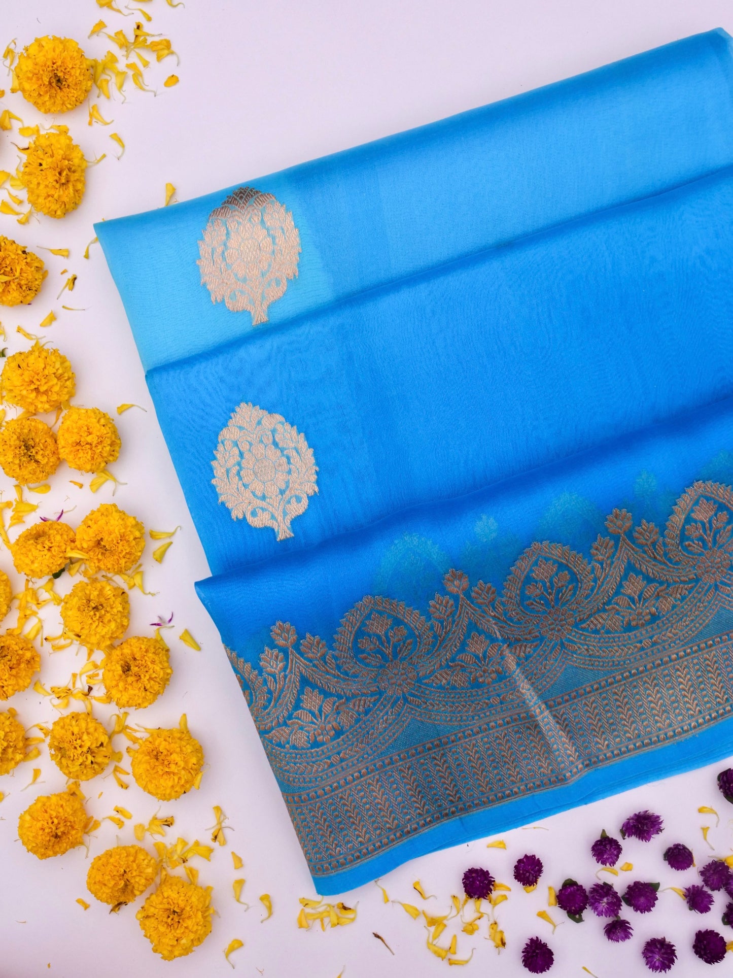Handloom Banarasi Kora Organza Saree with Kadhwa Buti by Kalakari