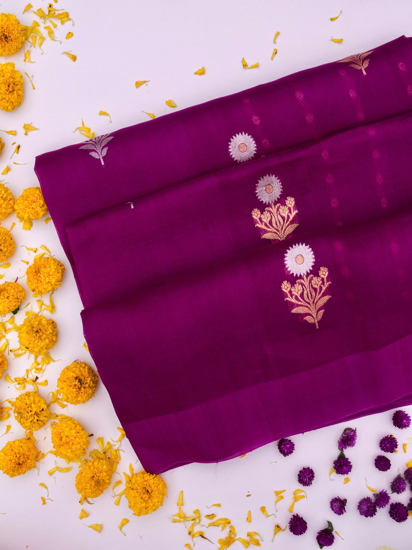 Handloom Banarasi Pure Kora Organza Saree with Kadhwa Buti By Kalakari