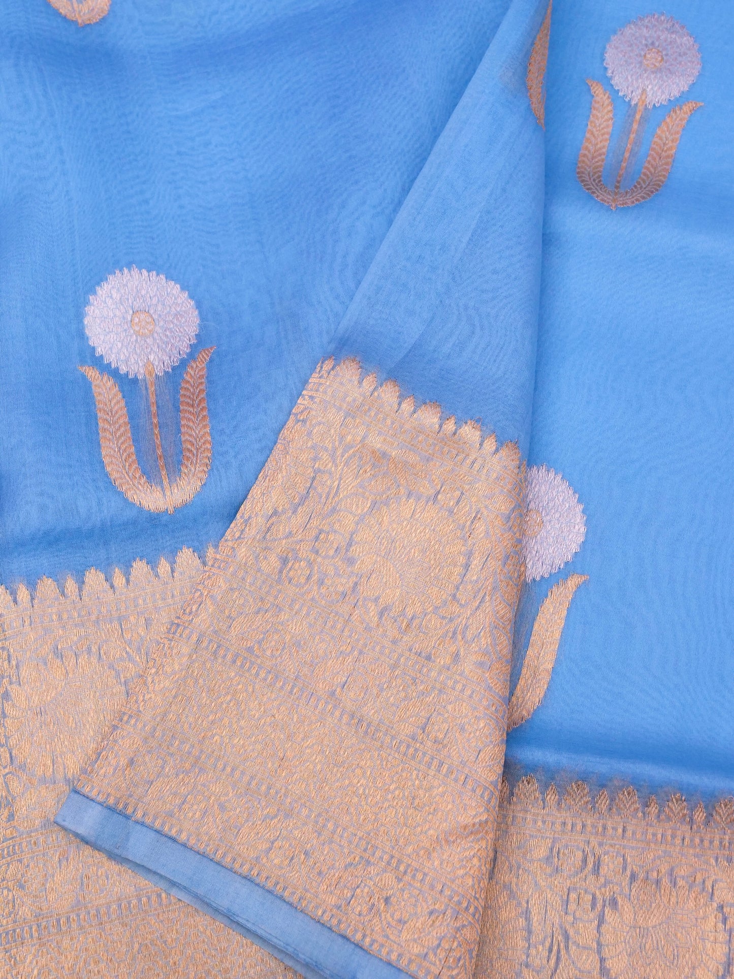 Handloom Banarasi Kora Organza Saree with Kadhwa Buti