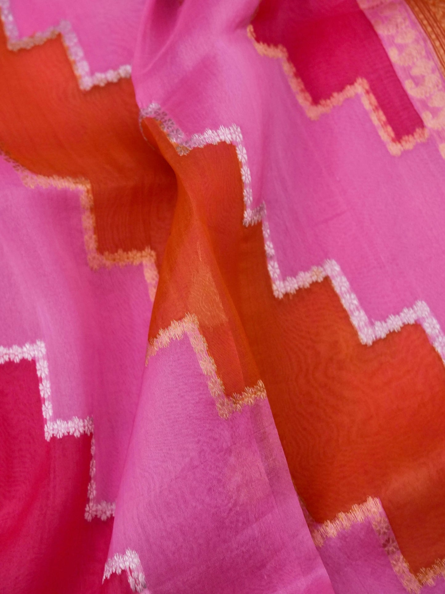 Handloom Banarasi Kora Organza Saree with Kadhwa Buti