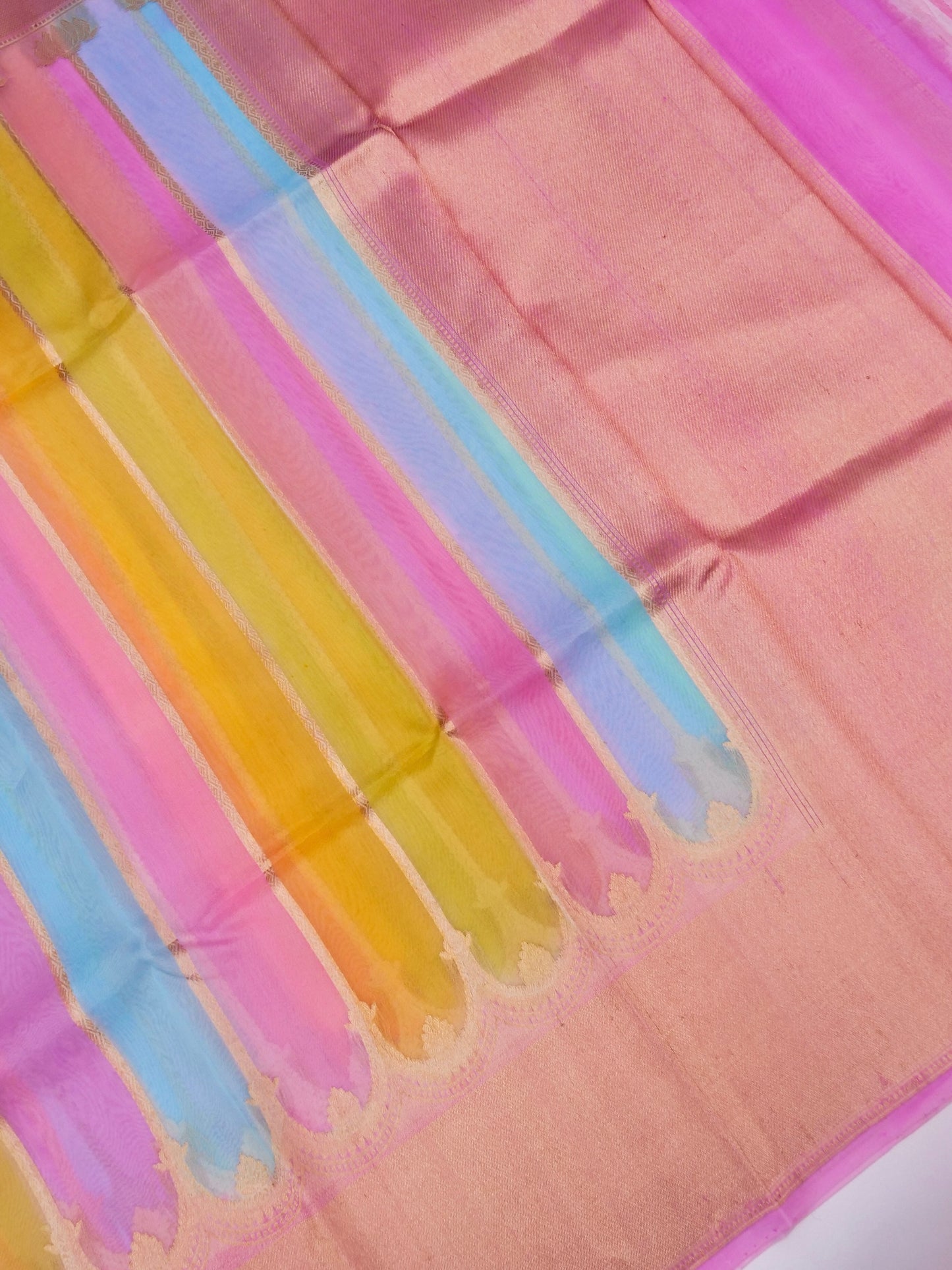 Handloom Banarasi Kora Organza Saree with Kadhwa Buti Weaving