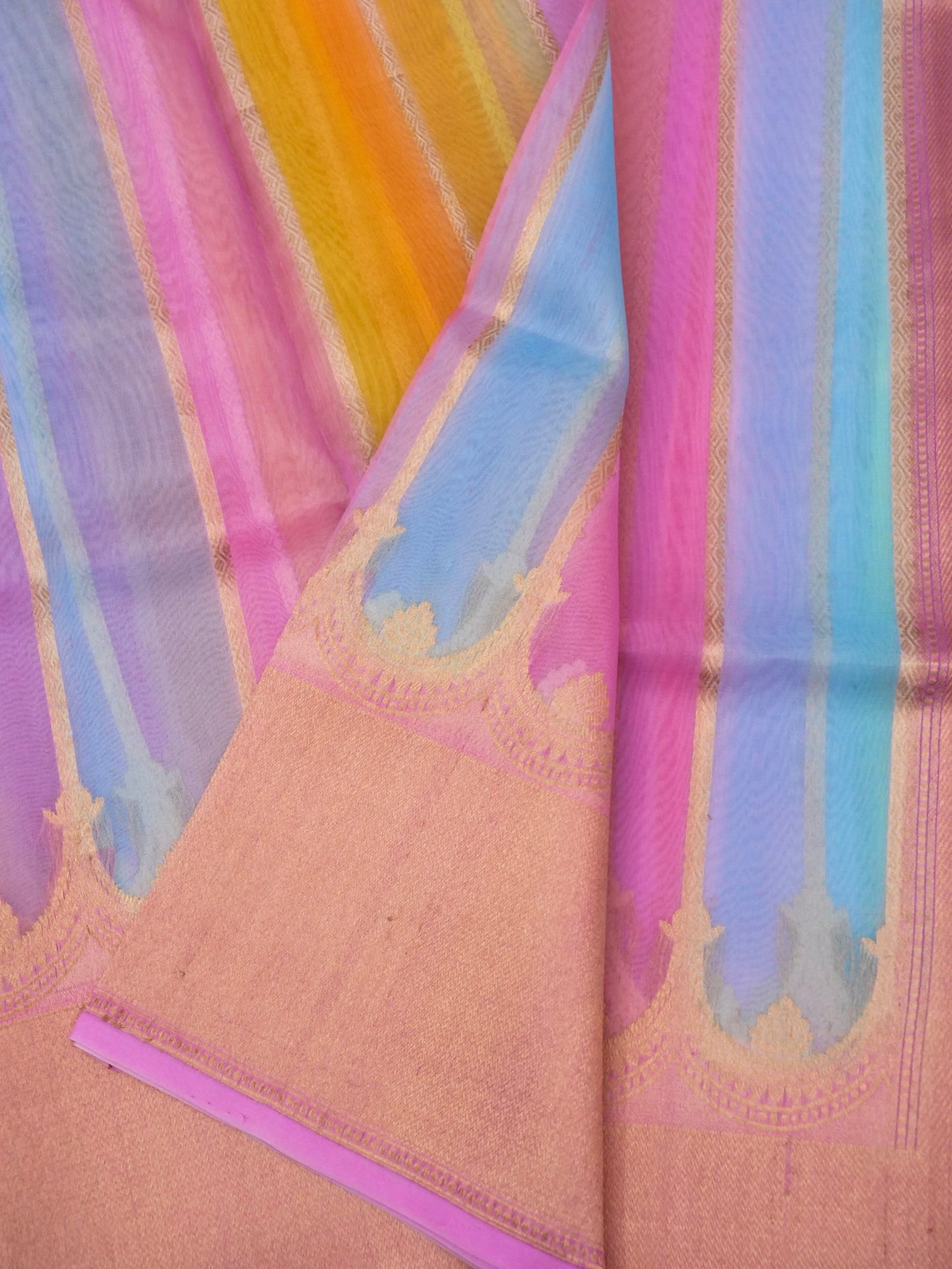 Handloom Banarasi Kora Organza Saree with Kadhwa Buti Weaving