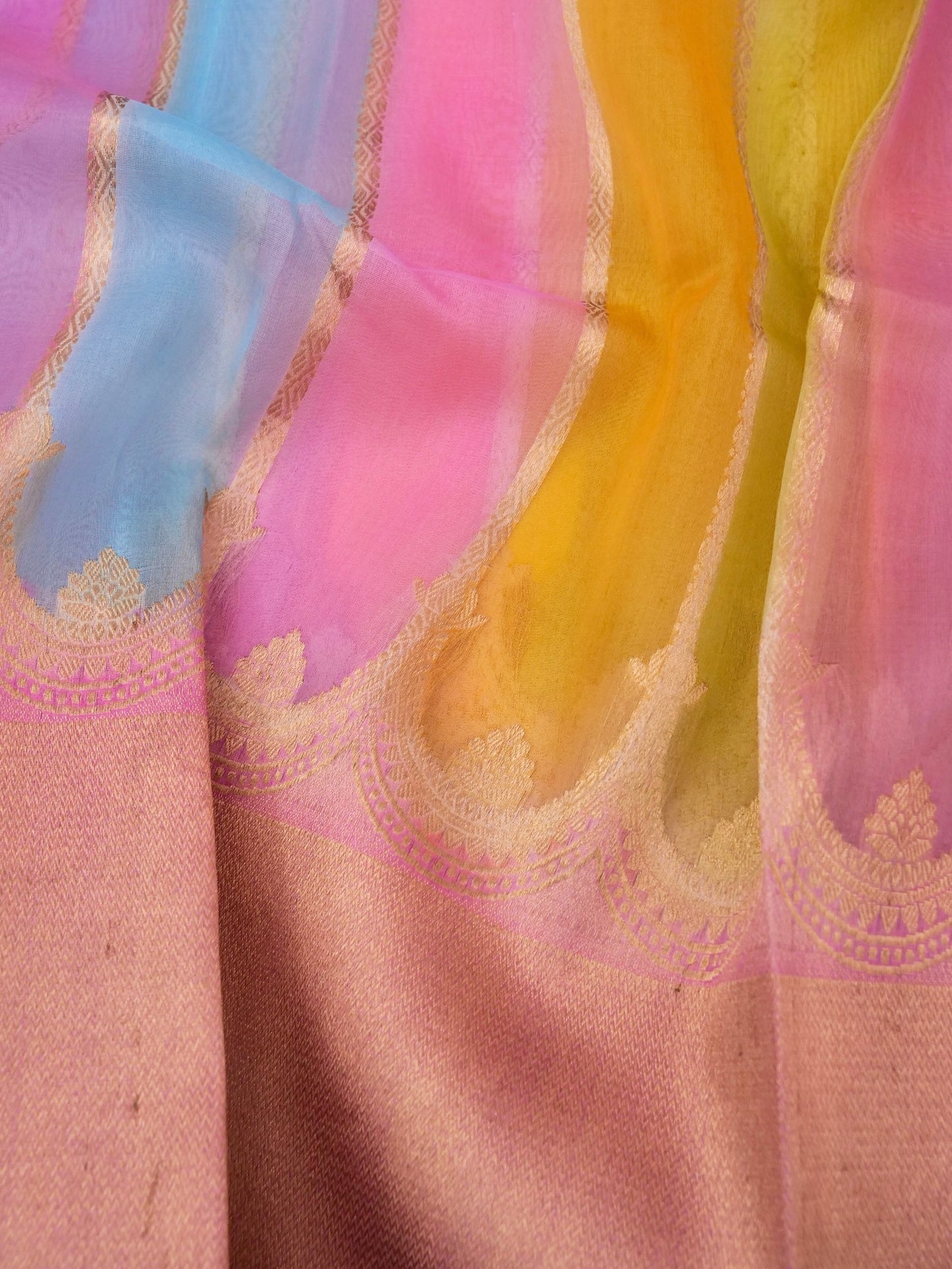 Handloom Banarasi Kora Organza Saree with Kadhwa Buti Weaving