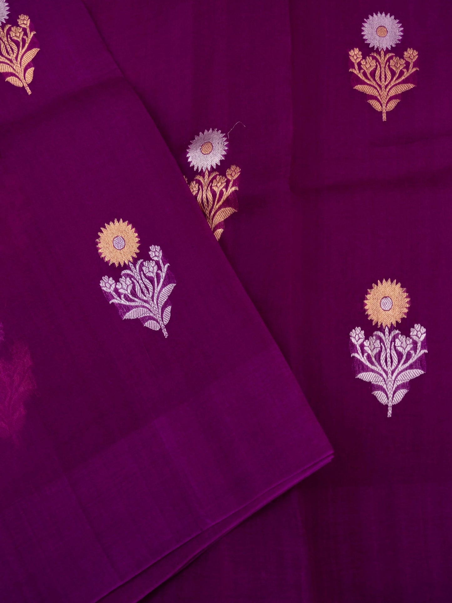Handloom Banarasi Pure Kora Organza Saree with Kadhwa Buti