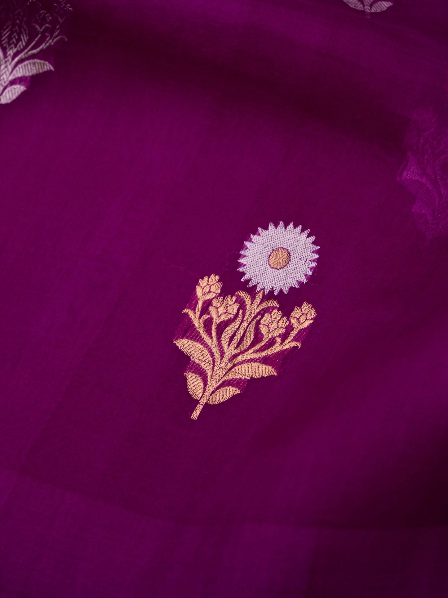 Handloom Banarasi Pure Kora Organza Saree with Kadhwa Buti