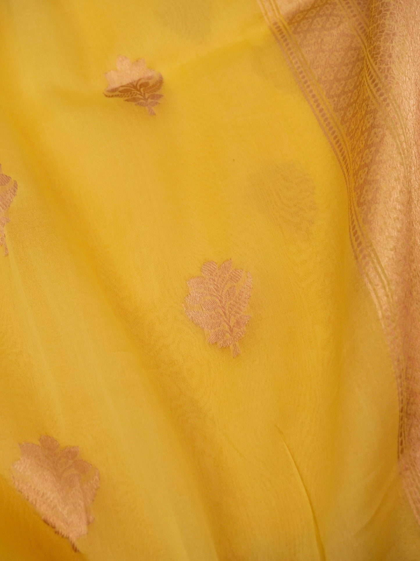 Handloom Banarasi Pure Kora Organza Saree with Kadhwa Buti Weaving