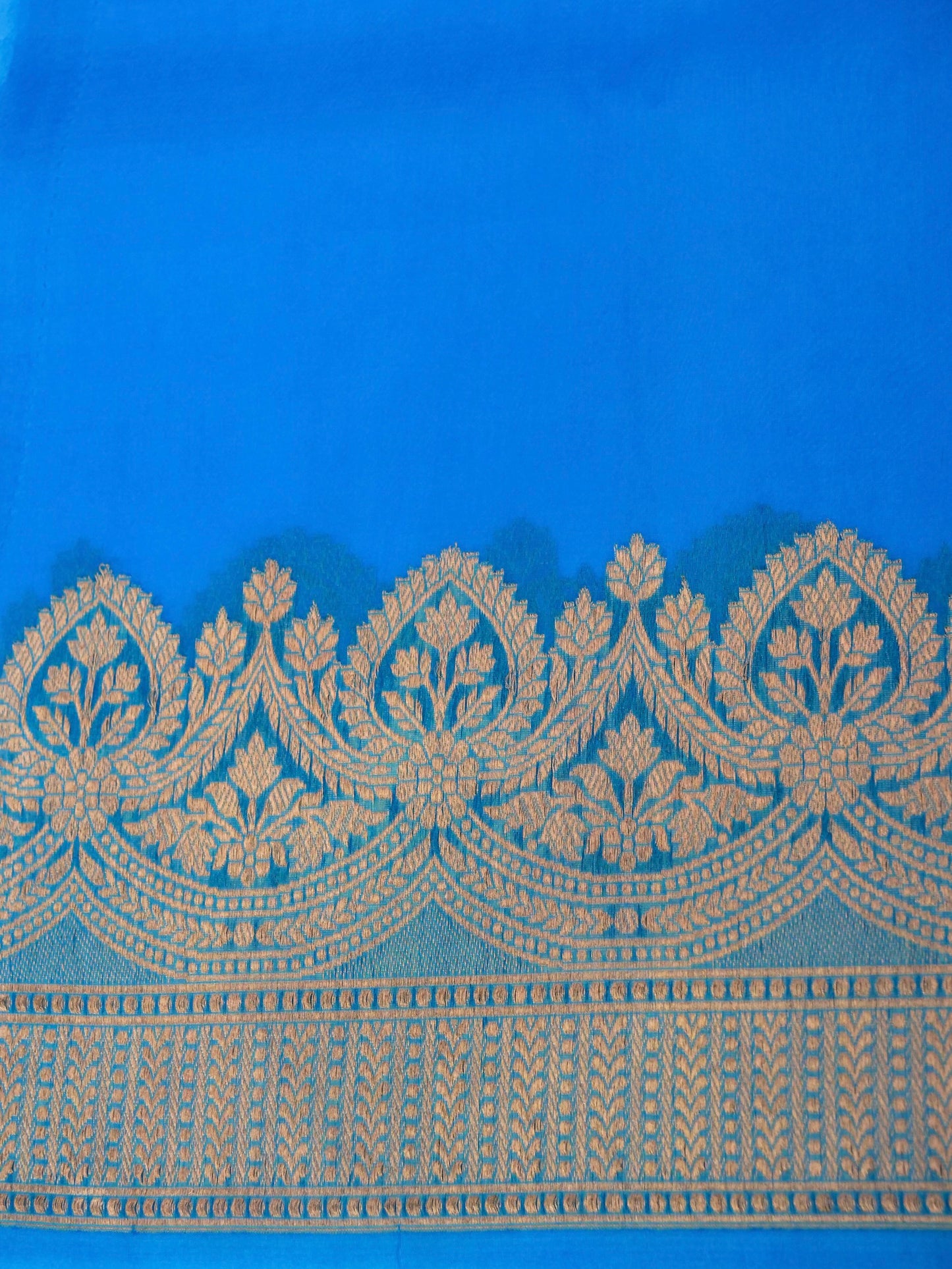 Handloom Banarasi Kora Organza Saree with Kadhwa Buti