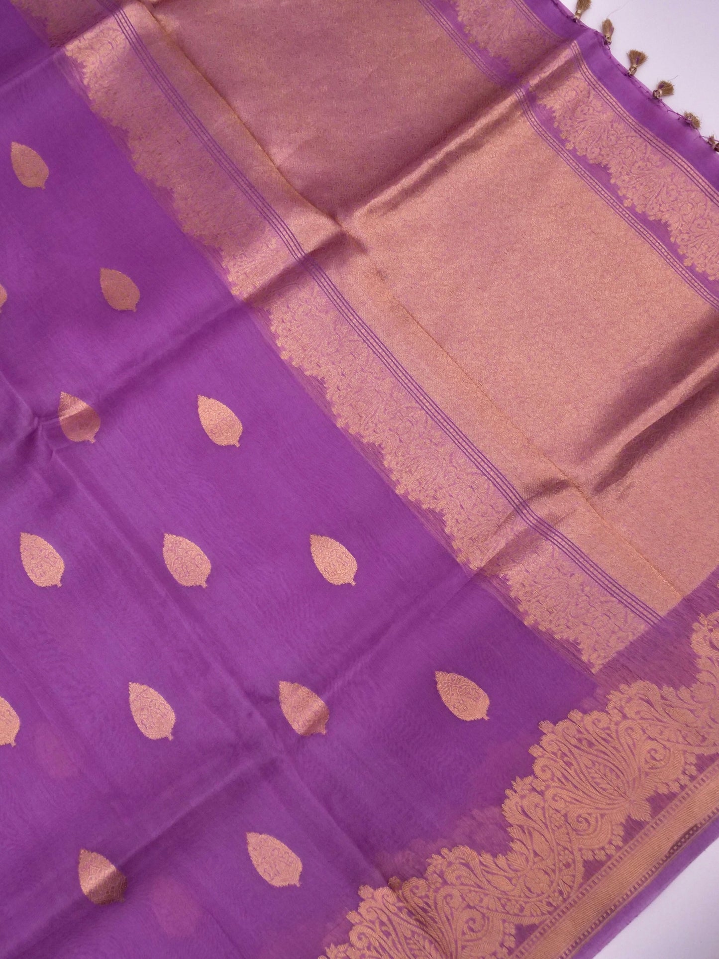 Handloom Banarasi Pure Kora Organza Saree with Kadhwa Buti Weaving