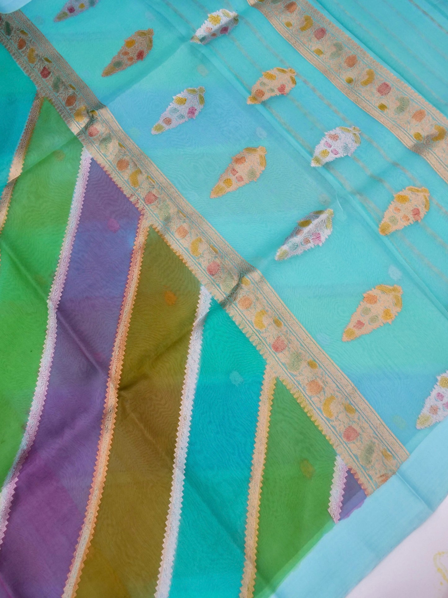 Handloom Banarasi Pure Kora Organza Saree with Kadhwa Buti Weaving By kalakari