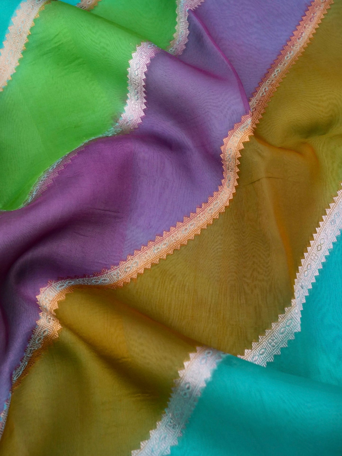 Handloom Banarasi Pure Kora Organza Saree with Kadhwa Buti Weaving