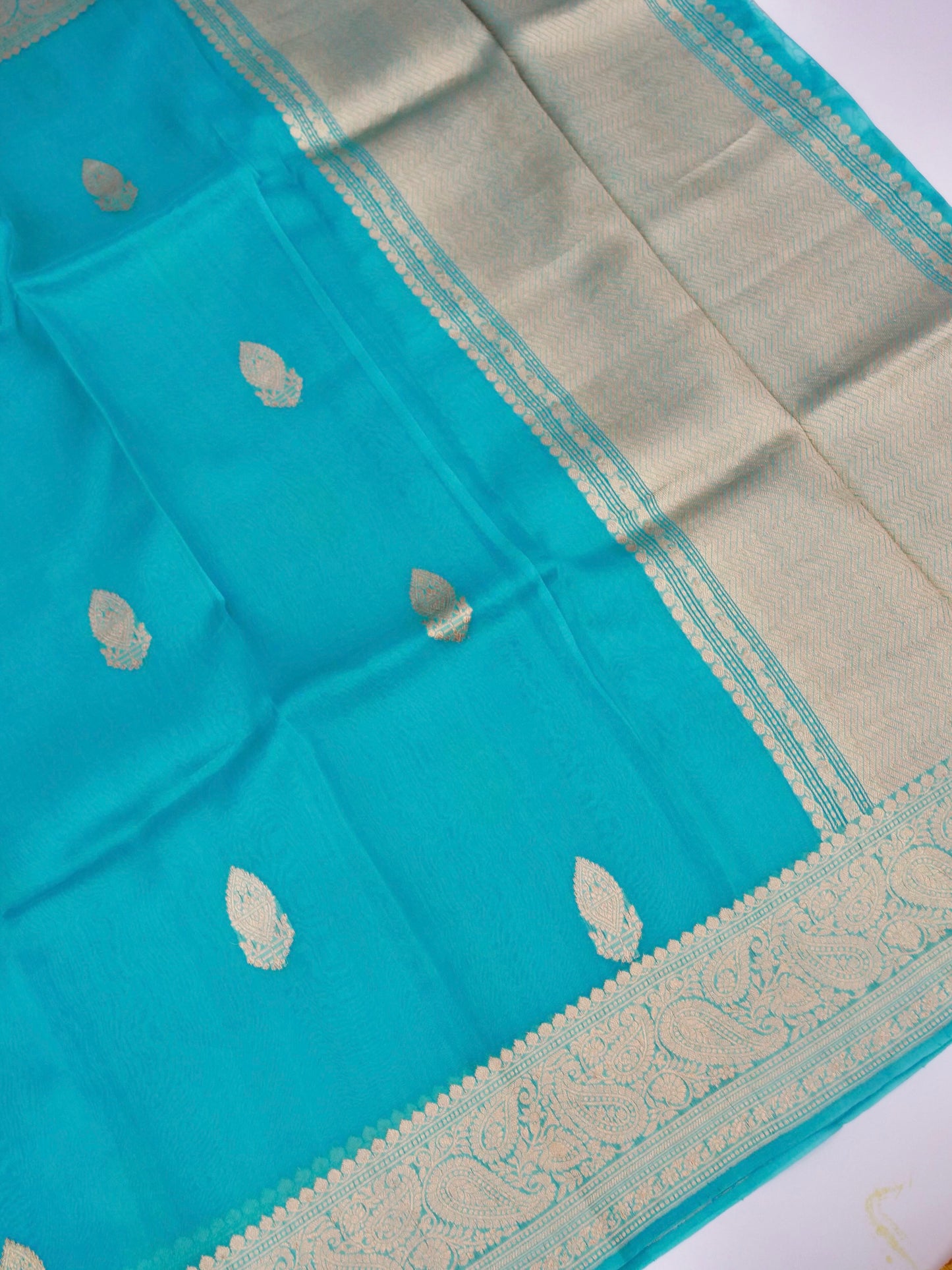 Handloom Banarasi Pure Kora Organza Saree with Kadhwa Buti