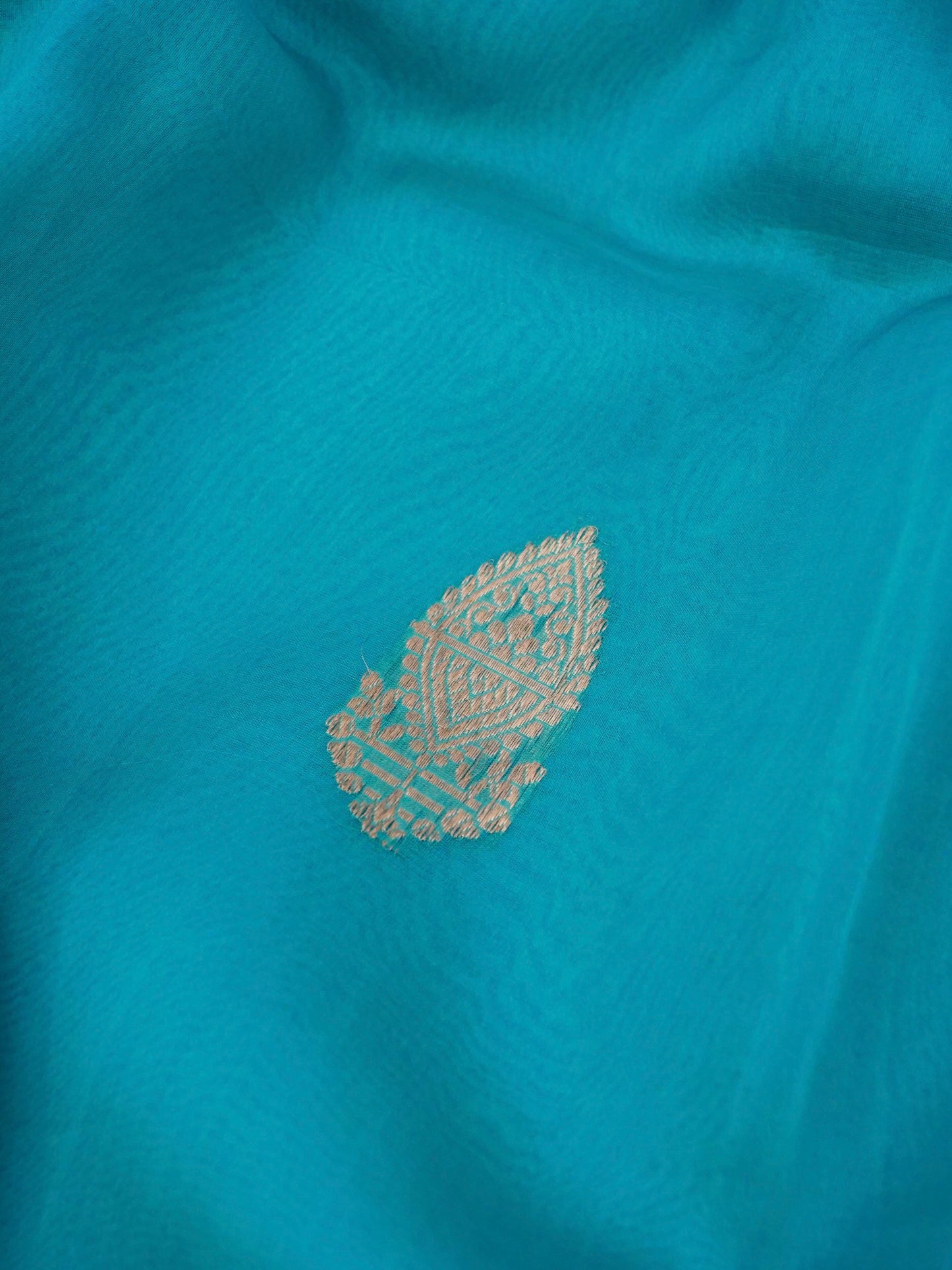 Handloom Banarasi Pure Kora Organza Saree with Kadhwa Buti
