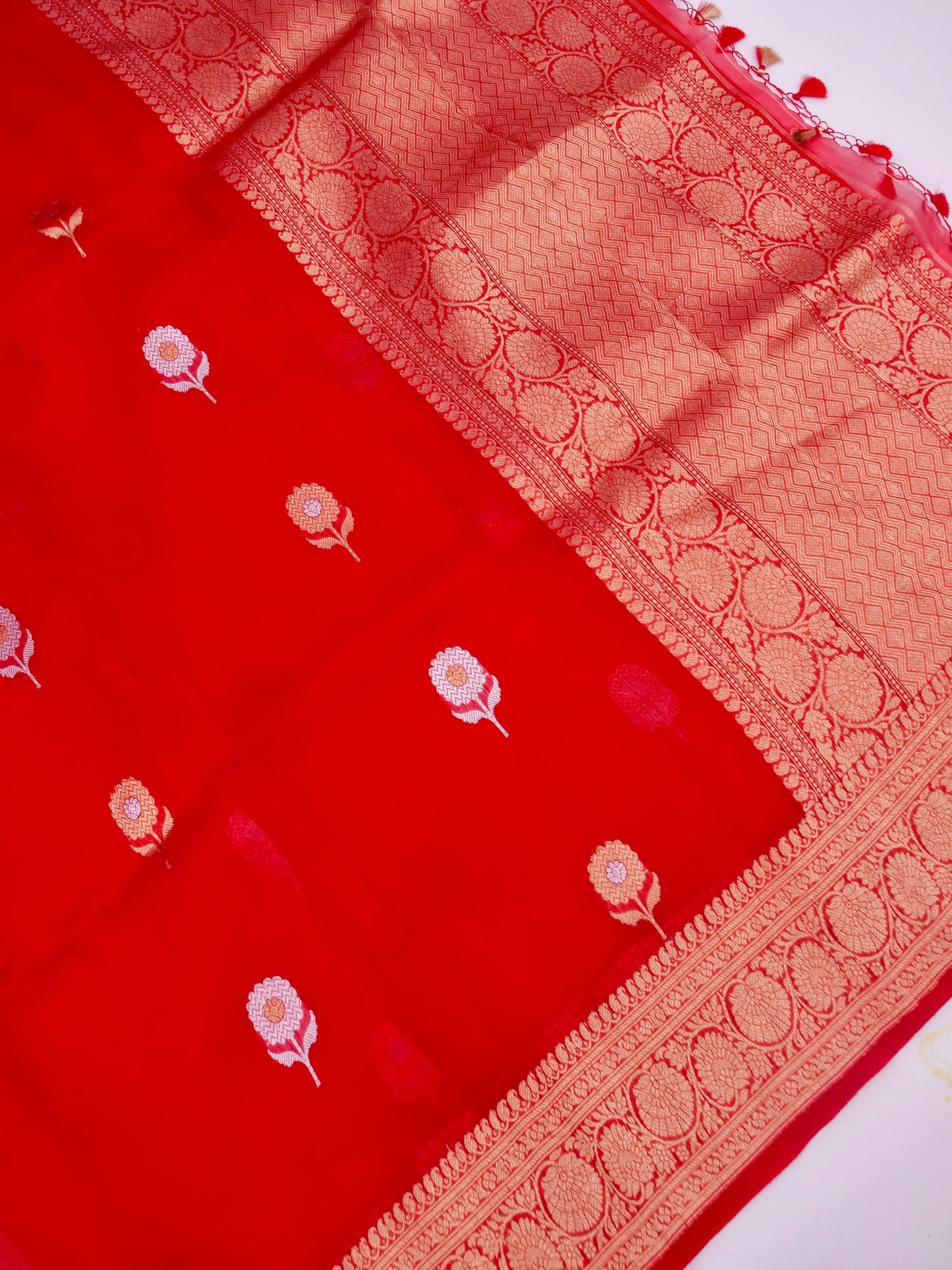 Handloom Banarasi Pure kora Organza Kadhwa Buti weaving