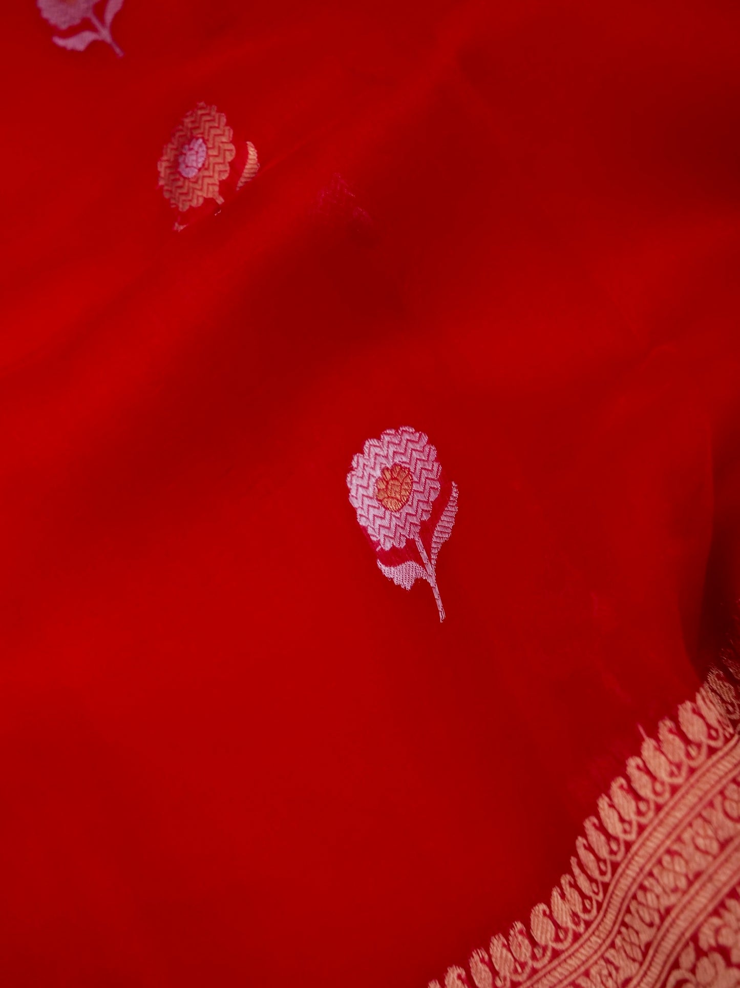 Handloom Banarasi Pure kora Organza Kadhwa Buti weaving