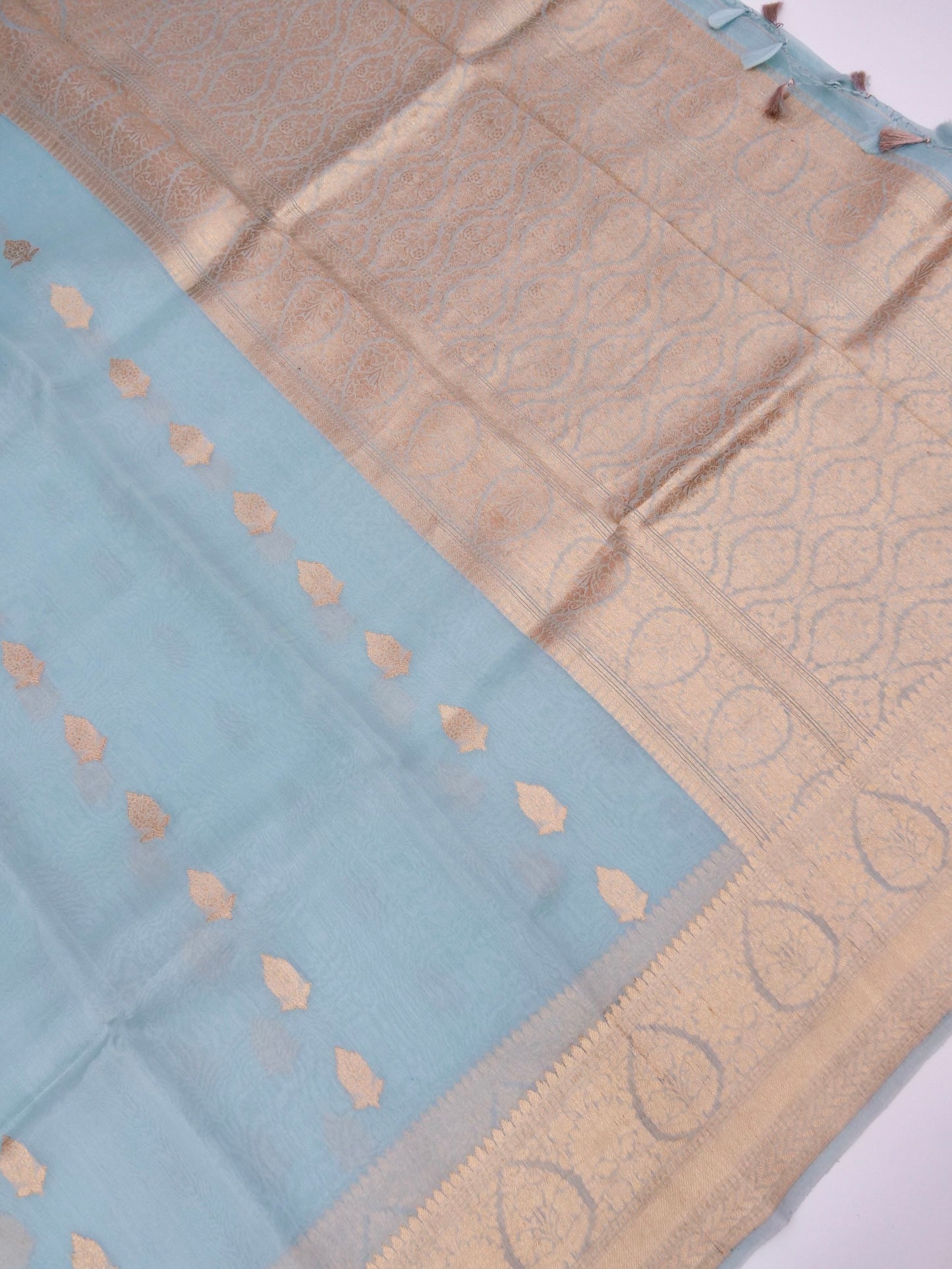 Handloom Banarasi Pure Kora Organza kadhwa Buti Weaving