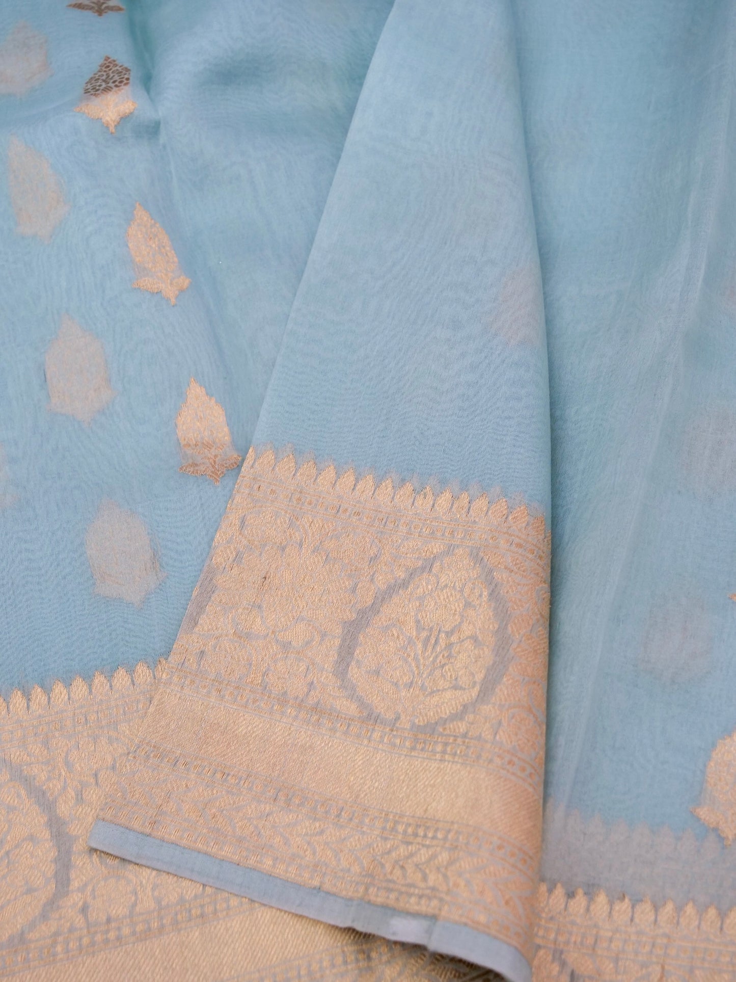 Handloom Banarasi Pure Kora Organza kadhwa Buti Weaving