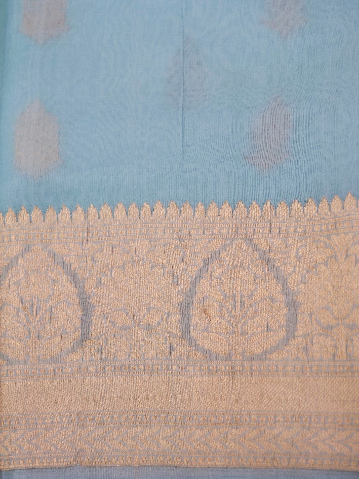 Handloom Banarasi Pure Kora Organza kadhwa Buti Weaving