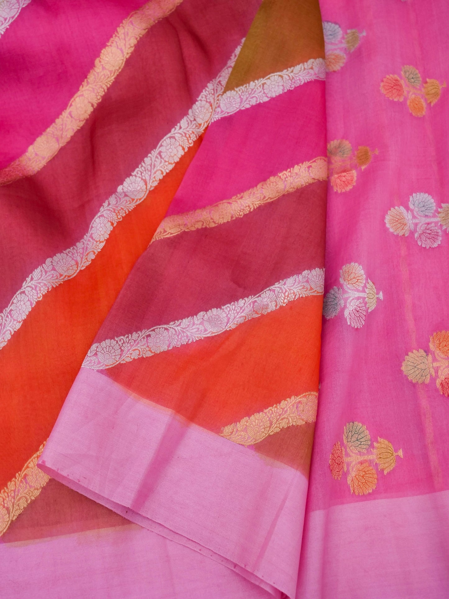 Handloom Banarasi Kora Organza Saree with Kadhwa Buti