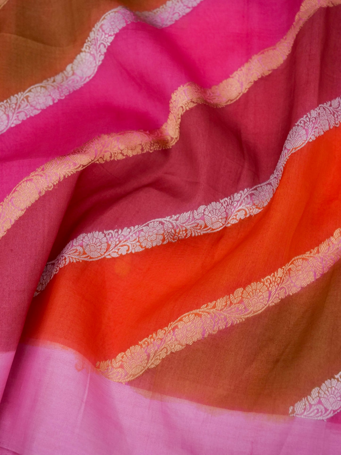 Handloom Banarasi Kora Organza Saree with Kadhwa Buti