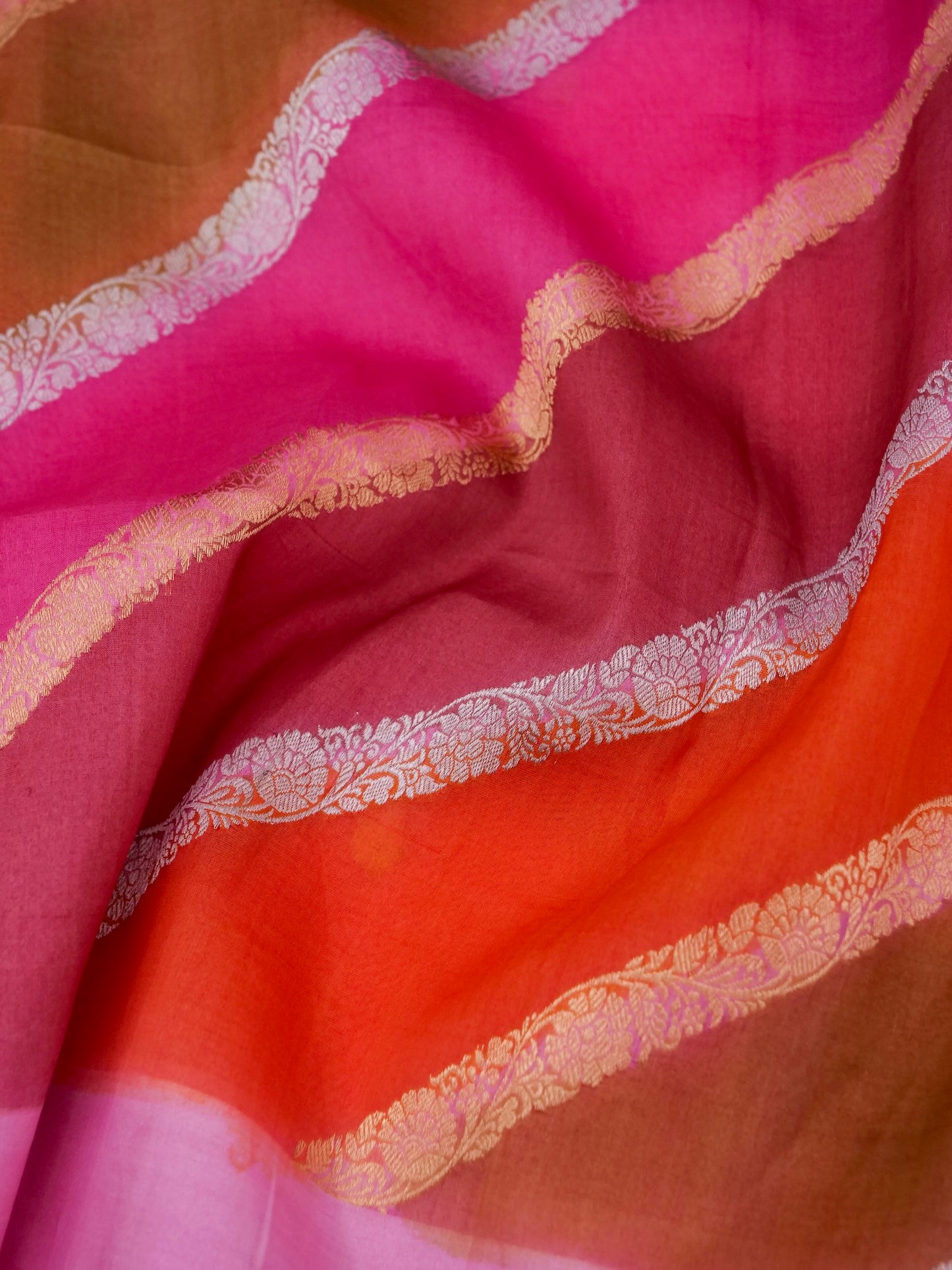 Handloom Banarasi Kora Organza Saree with Kadhwa Buti