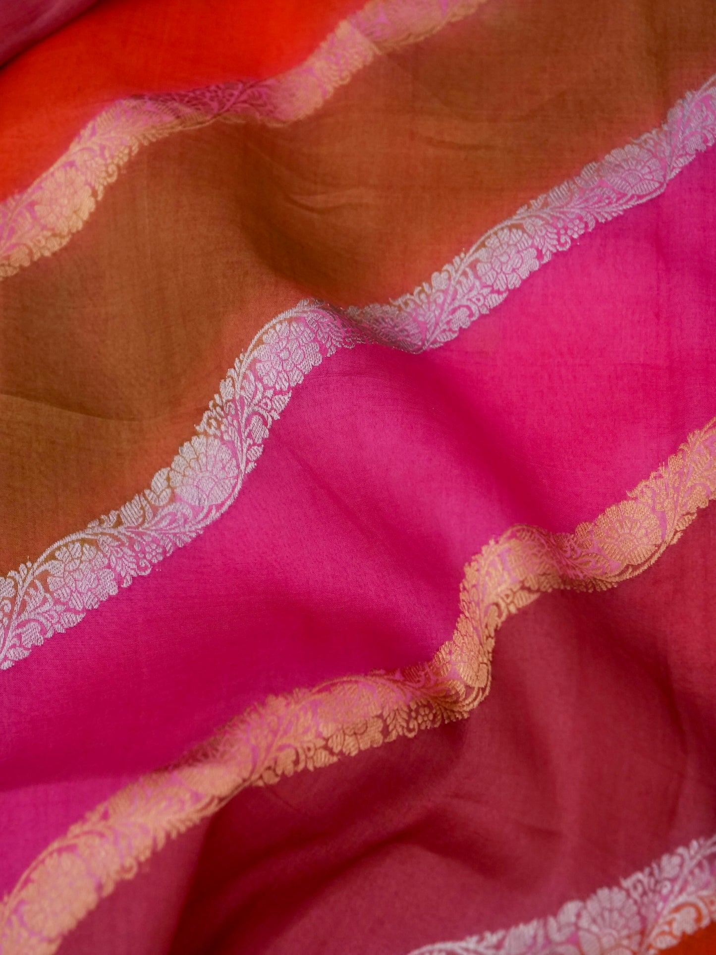 Handloom Banarasi Kora Organza Saree with Kadhwa Buti