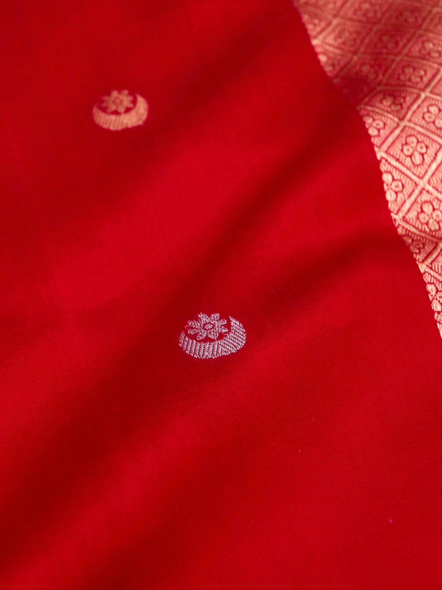 Pure Red Banarasi Katan Silk Saree with Kadhwa Buti Work