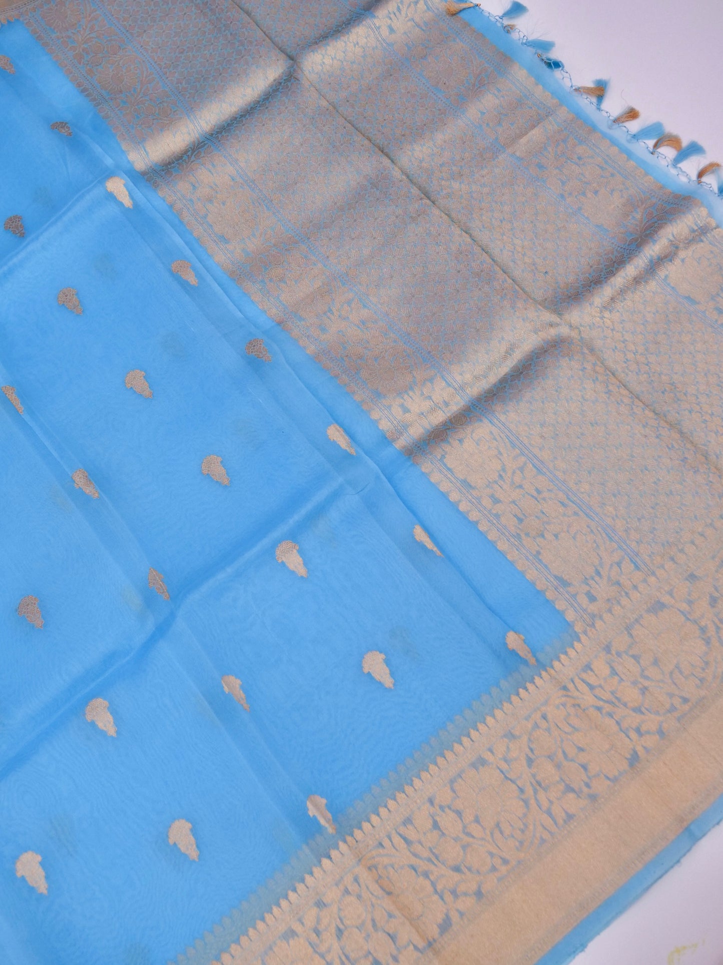 Handloom Banarasi Pure Kora Organza Saree with Kadhwa Buti Weaving